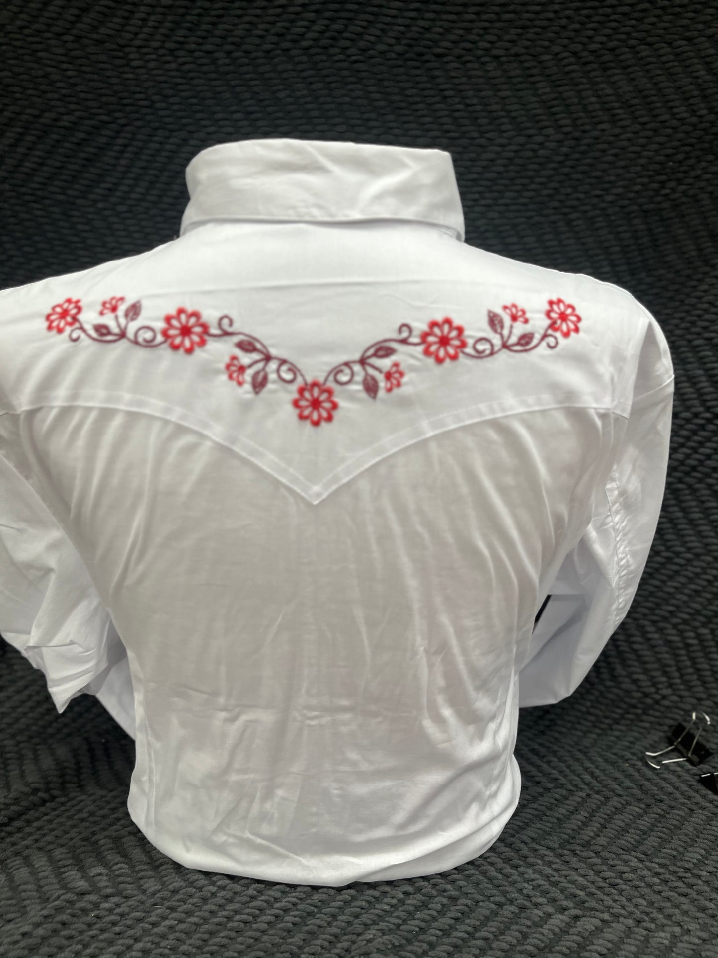 CAMISA CHARRA BLANCO CON ROJO