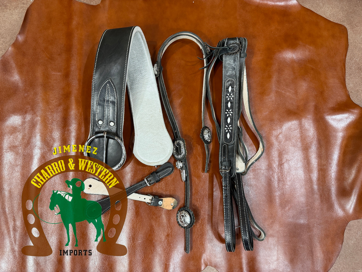 Montura Cantina Cuadrada negra con heraje de acero Fuste 15