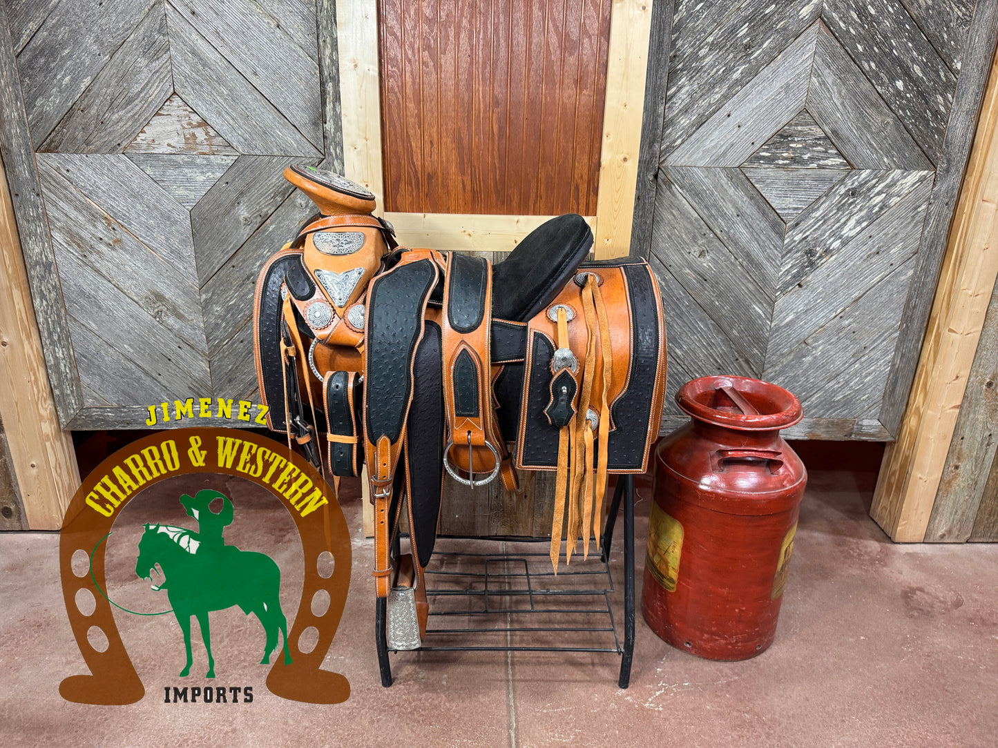 Montura Cantina Cuadrada con piel de avestrus Fuste 15