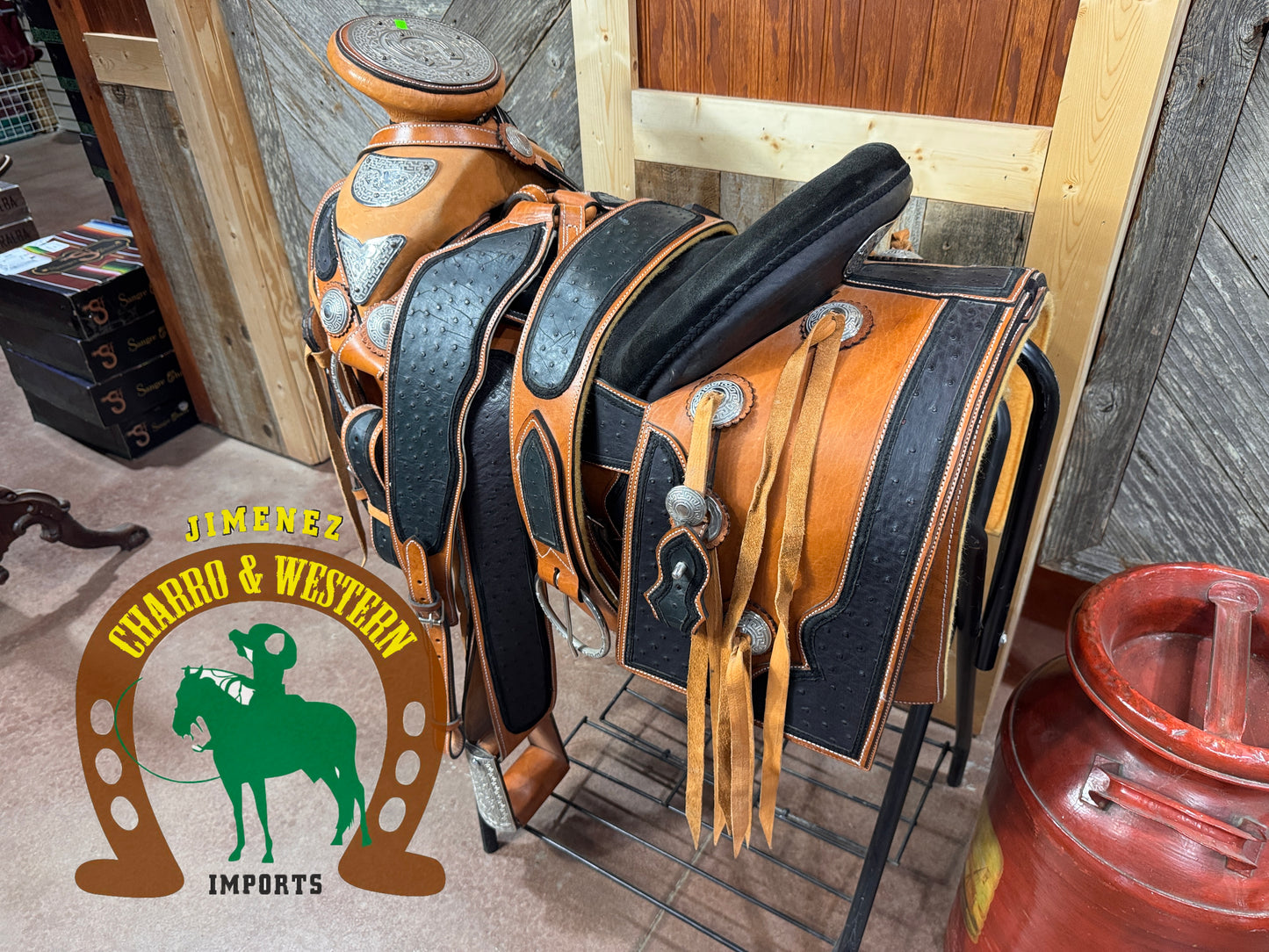 Montura Cantina Cuadrada con piel de avestrus Fuste 15