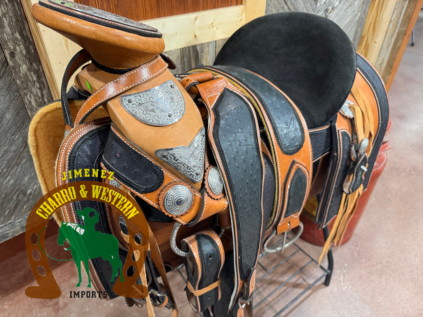 Montura Cantina Cuadrada con piel de avestrus Fuste 15