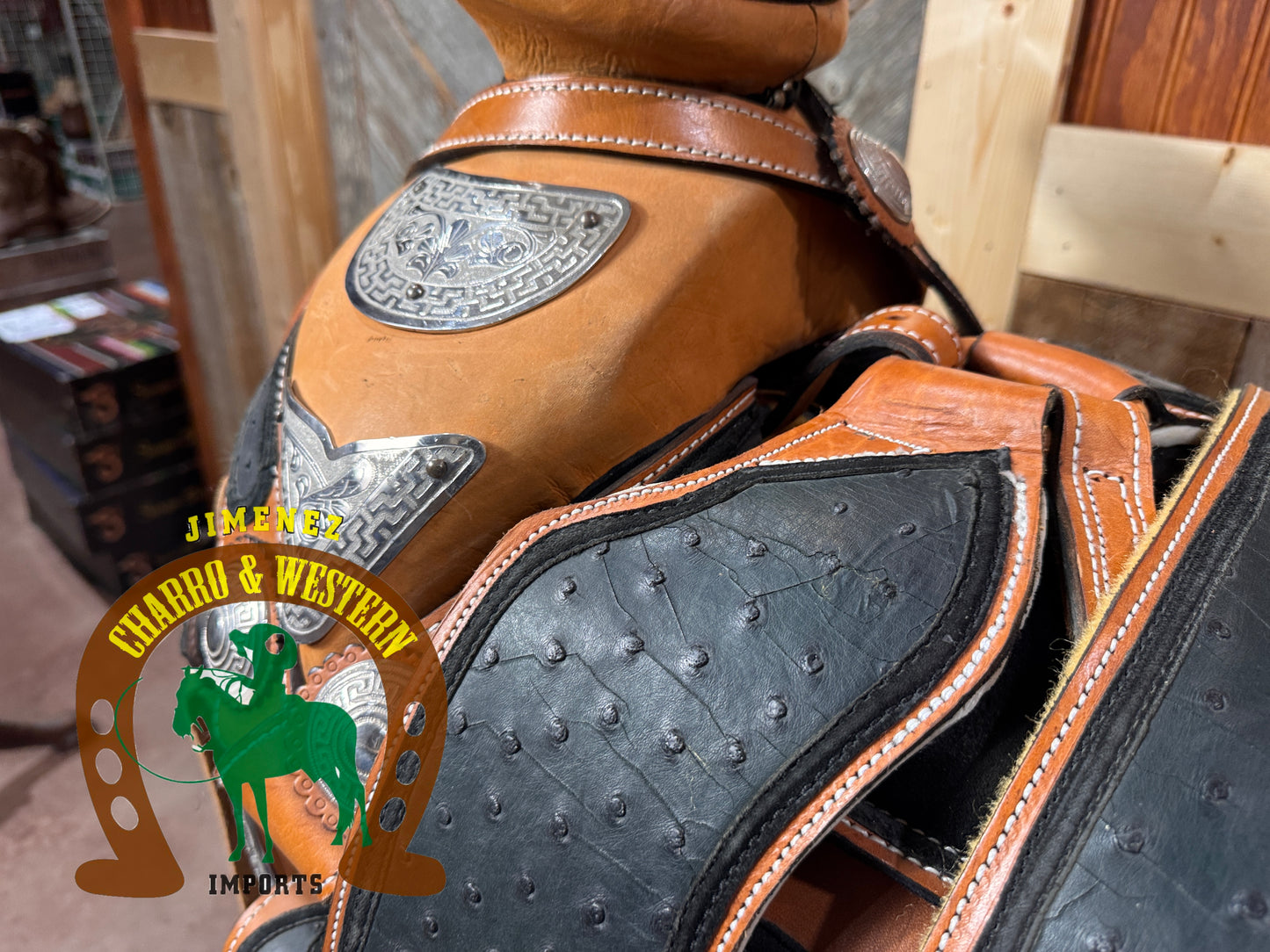 Montura Cantina Cuadrada con piel de avestrus Fuste 15