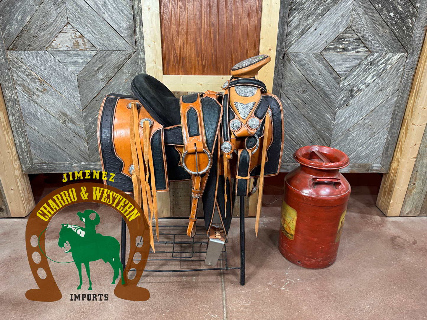 Montura Cantina Cuadrada con piel de avestrus Fuste 15