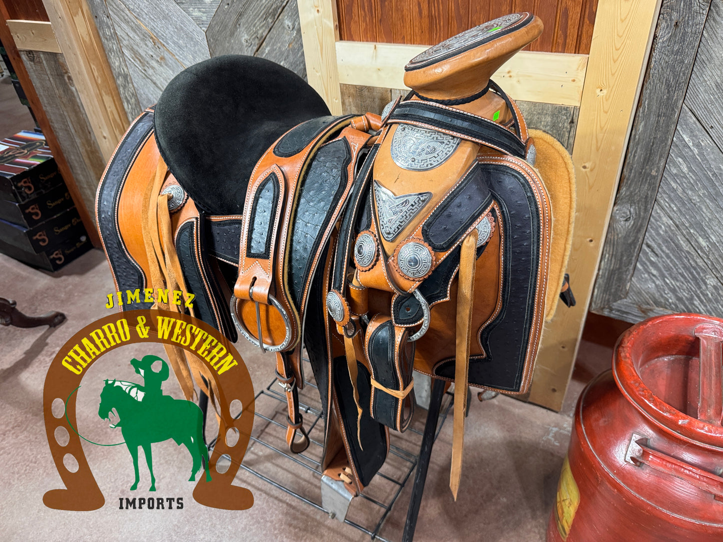 Montura Cantina Cuadrada con piel de avestrus Fuste 15