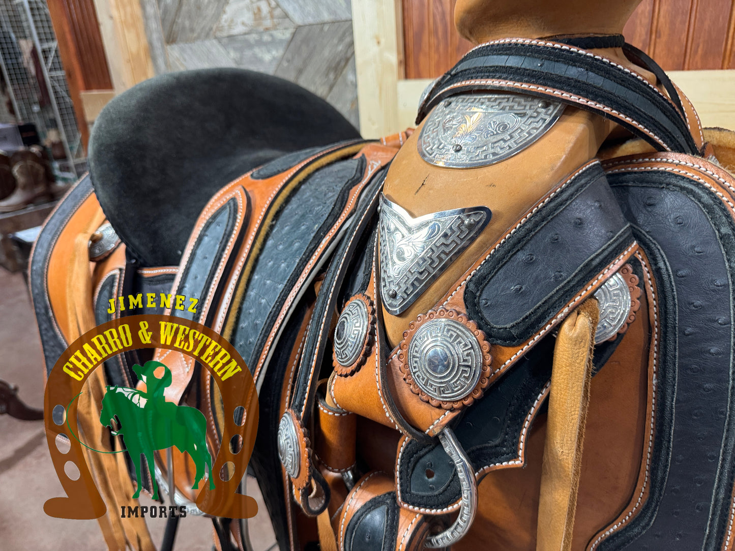 Montura Cantina Cuadrada con piel de avestrus Fuste 15