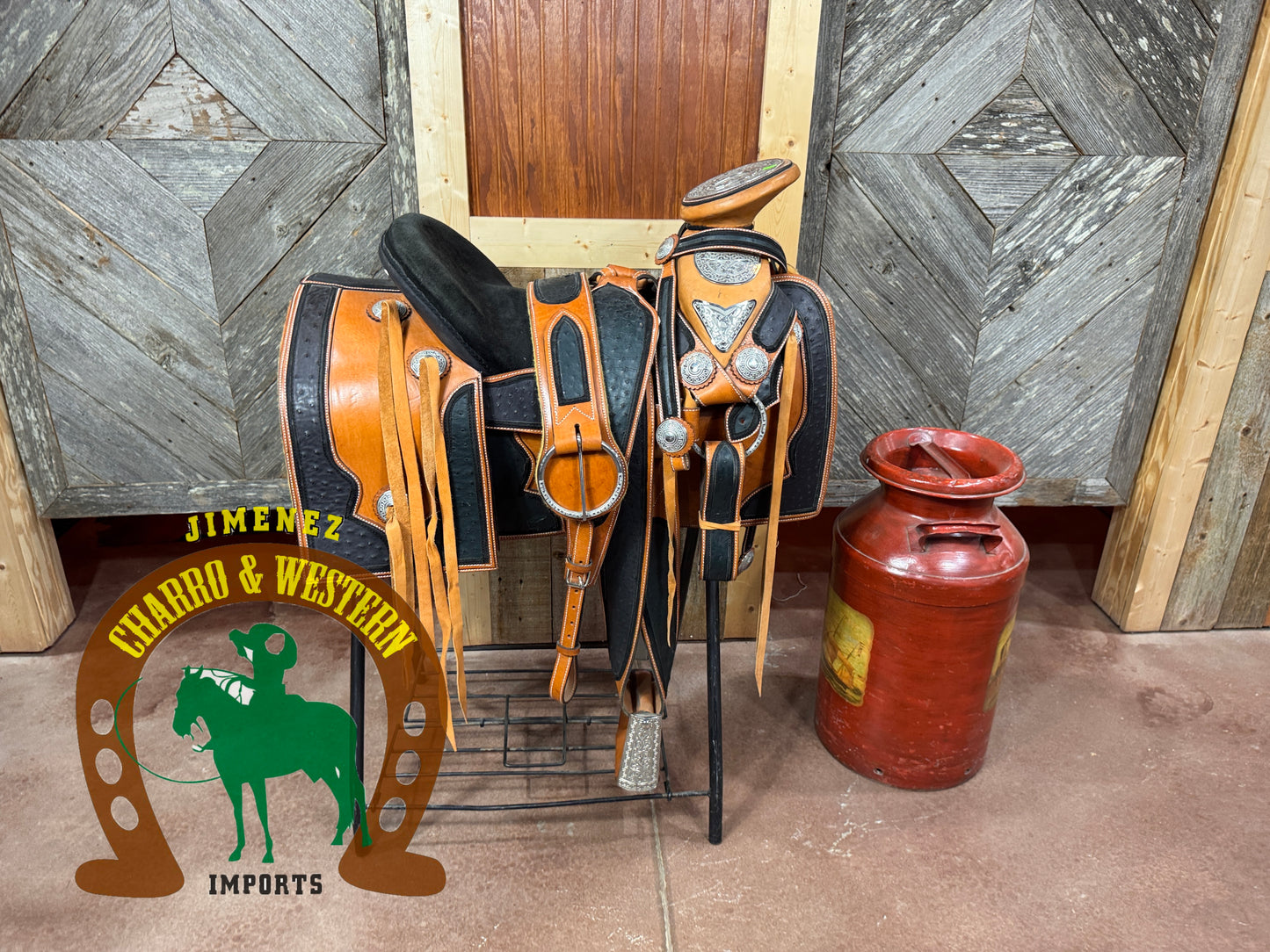 Montura Cantina Cuadrada con piel de avestrus Fuste 15