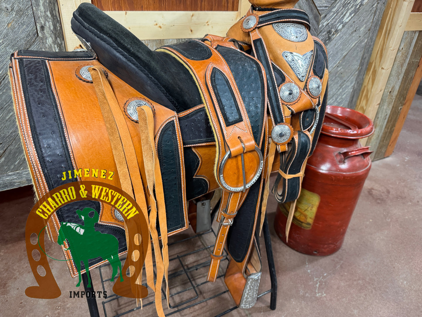 Montura Cantina Cuadrada con piel de avestrus Fuste 15