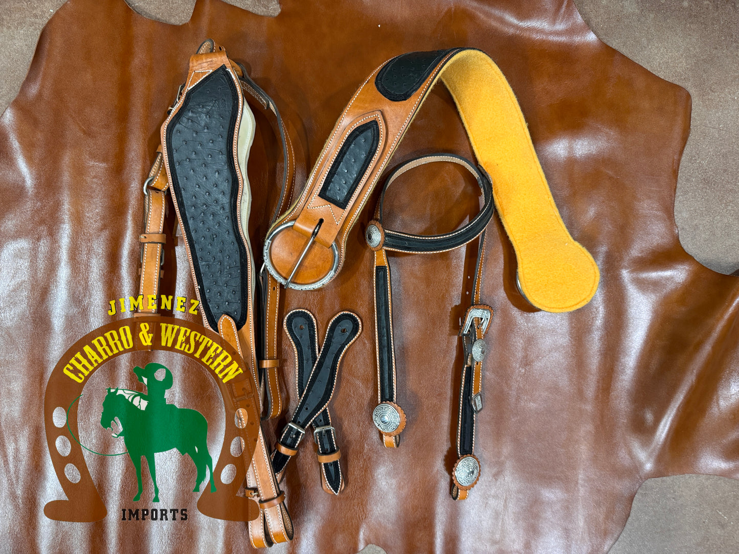 Montura Cantina Cuadrada con piel de avestrus Fuste 15