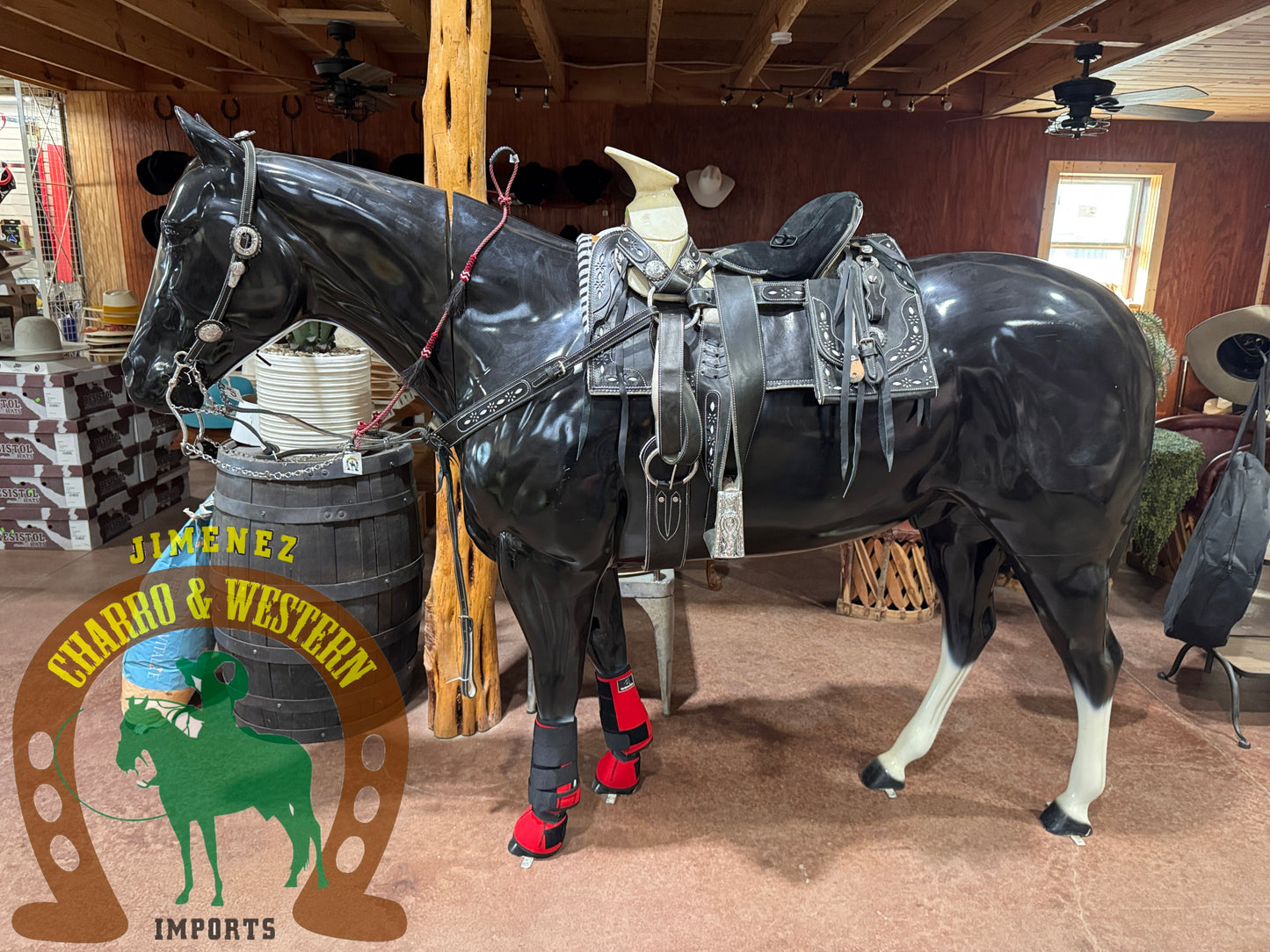 Montura Cantina Cuadrada negra con heraje de acero Fuste 15